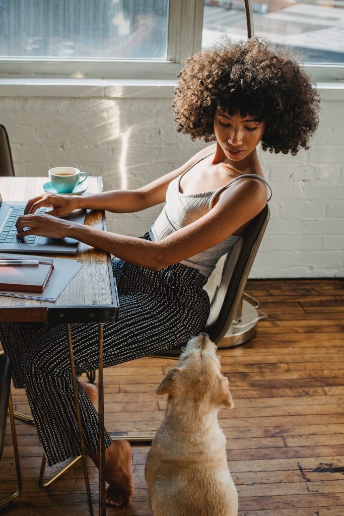 pexels samson katt 5256143 Modern workplace